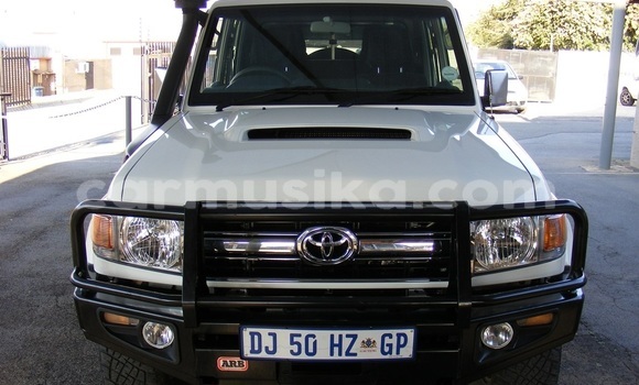 Acheter Occasion Voiture Toyota Land Cruiser Blanc à Beitbridge, Matabeleland South Acheter Occasion Voiture Toyota Land Cruiser Blanc à Beitbridge, Matabeleland South