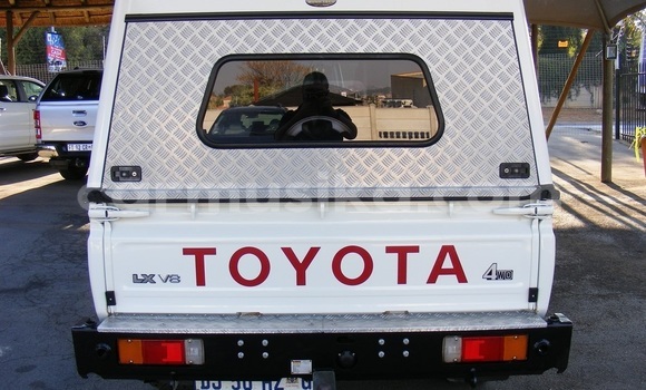 Acheter Occasion Voiture Toyota Land Cruiser Blanc à Beitbridge, Matabeleland South Acheter Occasion Voiture Toyota Land Cruiser Blanc à Beitbridge, Matabeleland South