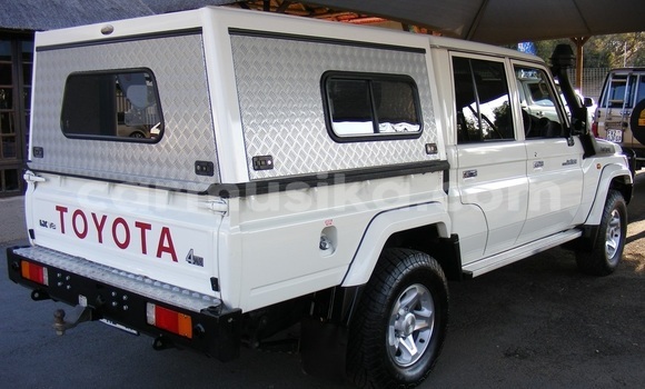 Acheter Occasion Voiture Toyota Land Cruiser Blanc à Beitbridge, Matabeleland South Acheter Occasion Voiture Toyota Land Cruiser Blanc à Beitbridge, Matabeleland South