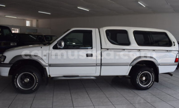 Acheter Occasion Voiture Isuzu KB Blanc à Bulawayo, Bulawayo Acheter Occasion Voiture Isuzu KB Blanc à Bulawayo, Bulawayo