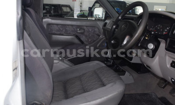 Acheter Occasion Voiture Isuzu KB Blanc à Bulawayo, Bulawayo Acheter Occasion Voiture Isuzu KB Blanc à Bulawayo, Bulawayo