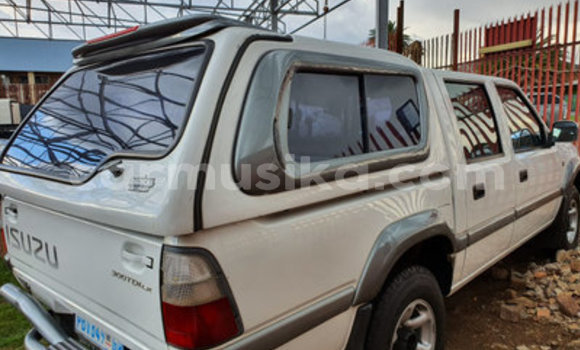 Acheter Occasion Voiture Isuzu KB Blanc à Bulawayo, Bulawayo Acheter Occasion Voiture Isuzu KB Blanc à Bulawayo, Bulawayo