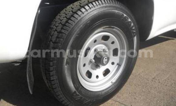 Acheter Occasion Voiture Toyota Hilux Blanc à Bulawayo, Bulawayo Acheter Occasion Voiture Toyota Hilux Blanc à Bulawayo, Bulawayo