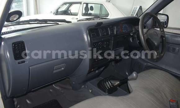 Nunua Ilio tumika Toyota Hilux Nyeupe Gari ndani ya Beitbridge nchini Matabeleland Kusini Nunua Ilio tumika Toyota Hilux Nyeupe Gari ndani ya Beitbridge nchini Matabeleland Kusini