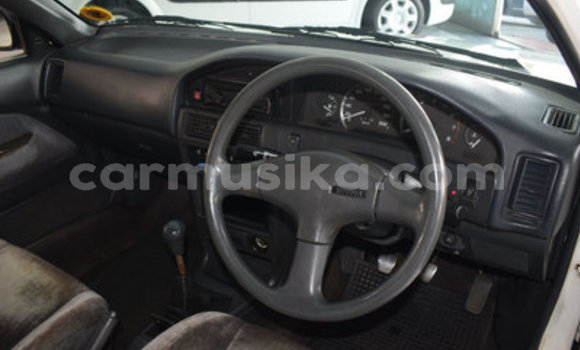 Acheter Occasion Voiture Toyota Corolla Blanc à Bulawayo, Bulawayo Acheter Occasion Voiture Toyota Corolla Blanc à Bulawayo, Bulawayo