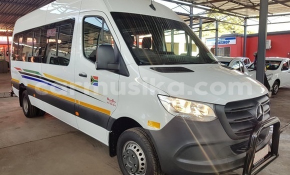 Nunua Ilio tumika Mercedes‒Benz Sprinter Nyeupe Lori ndani ya Beitbridge nchini Matabeleland Kusini