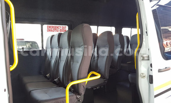 Acheter Occasion Utilitaire Mercedes‒Benz Sprinter Blanc à Beitbridge, Matabeleland South Acheter Occasion Utilitaire Mercedes‒Benz Sprinter Blanc à Beitbridge, Matabeleland South