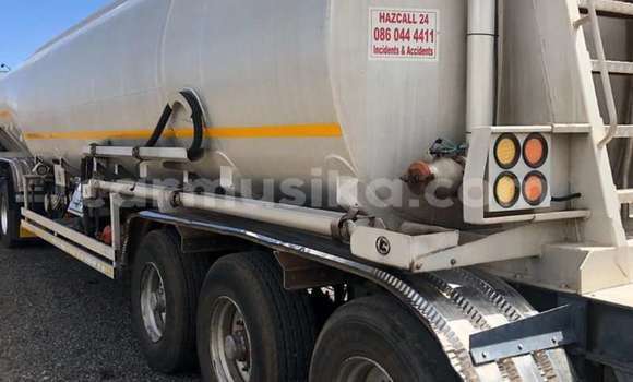 Nunua Ilio tumika DAF CF Nyingine Lori ndani ya Beitbridge nchini Matabeleland Kusini Nunua Ilio tumika DAF CF Nyingine Lori ndani ya Beitbridge nchini Matabeleland Kusini