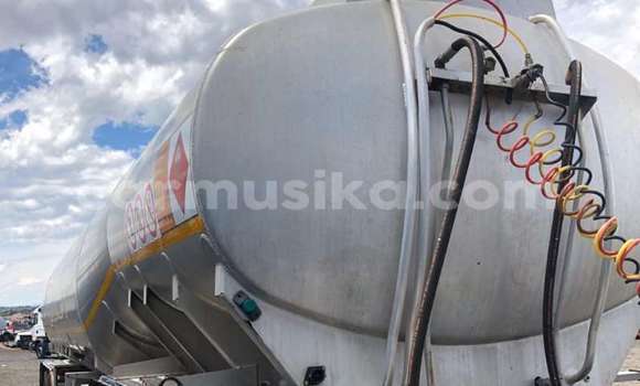 Nunua Ilio tumika DAF CF Nyingine Lori ndani ya Beitbridge nchini Matabeleland Kusini Nunua Ilio tumika DAF CF Nyingine Lori ndani ya Beitbridge nchini Matabeleland Kusini