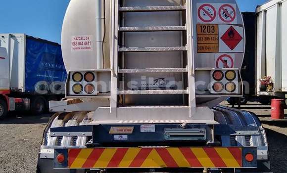 Nunua Ilio tumika DAF CF Nyingine Lori ndani ya Beitbridge nchini Matabeleland Kusini Nunua Ilio tumika DAF CF Nyingine Lori ndani ya Beitbridge nchini Matabeleland Kusini