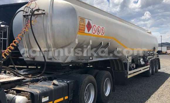 Nunua Ilio tumika DAF CF Nyingine Lori ndani ya Beitbridge nchini Matabeleland Kusini Nunua Ilio tumika DAF CF Nyingine Lori ndani ya Beitbridge nchini Matabeleland Kusini