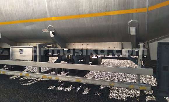 Nunua Ilio tumika DAF CF Nyingine Lori ndani ya Beitbridge nchini Matabeleland Kusini Nunua Ilio tumika DAF CF Nyingine Lori ndani ya Beitbridge nchini Matabeleland Kusini