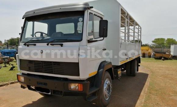 Tenga Tsaru Mercedes‒Benz 1117 Zvimwe Rori in Beitbridge in Matabeleland South Tenga Tsaru Mercedes‒Benz 1117 Zvimwe Rori in Beitbridge in Matabeleland South