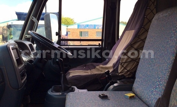 Nunua Ilio tumika Nissan UD Nyeupe Lori ndani ya Beitbridge nchini Matabeleland Kusini Nunua Ilio tumika Nissan UD Nyeupe Lori ndani ya Beitbridge nchini Matabeleland Kusini