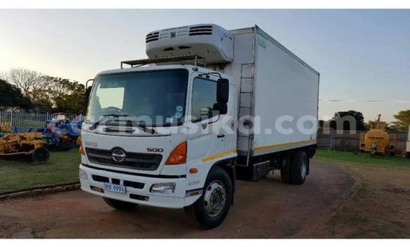 Buy Used Hino 300 Series Other Truck in Beitbridge in Matabeleland South Buy Used Hino 300 Series Other Truck in Beitbridge in Matabeleland South
