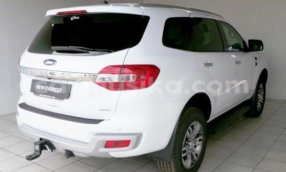 Buy Used Ford Everest White Car in Beitbridge in Matabeleland South Buy Used Ford Everest White Car in Beitbridge in Matabeleland South
