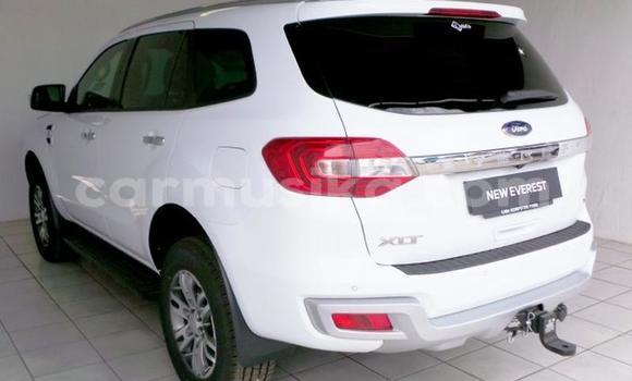 Buy Used Ford Everest White Car in Beitbridge in Matabeleland South Buy Used Ford Everest White Car in Beitbridge in Matabeleland South