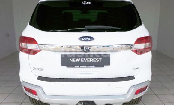 Buy Used Ford Everest White Car in Beitbridge in Matabeleland South Buy Used Ford Everest White Car in Beitbridge in Matabeleland South