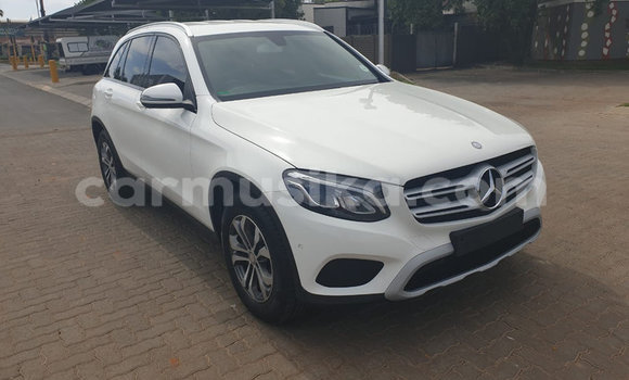Acheter Occasion Voiture Mercedes‒Benz 250 Blanc à Beitbridge, Matabeleland South Acheter Occasion Voiture Mercedes‒Benz 250 Blanc à Beitbridge, Matabeleland South