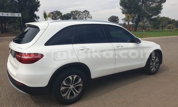 Acheter Occasion Voiture Mercedes‒Benz 250 Blanc à Beitbridge, Matabeleland South Acheter Occasion Voiture Mercedes‒Benz 250 Blanc à Beitbridge, Matabeleland South