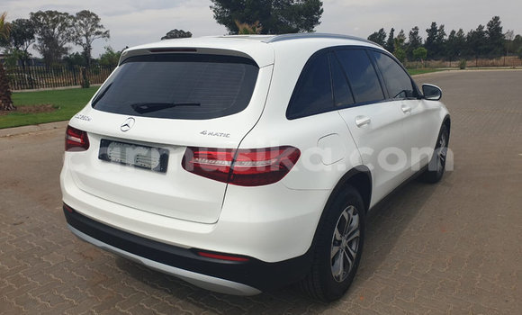 Acheter Occasion Voiture Mercedes‒Benz 250 Blanc à Beitbridge, Matabeleland South Acheter Occasion Voiture Mercedes‒Benz 250 Blanc à Beitbridge, Matabeleland South