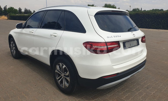 Acheter Occasion Voiture Mercedes‒Benz 250 Blanc à Beitbridge, Matabeleland South Acheter Occasion Voiture Mercedes‒Benz 250 Blanc à Beitbridge, Matabeleland South