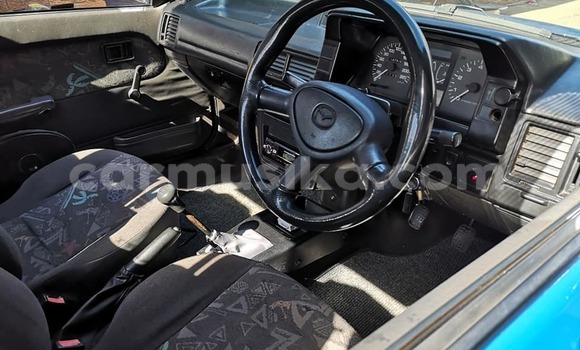 Acheter Occasion Voiture Mazda 323 Bleu à Beitbridge, Matabeleland South Acheter Occasion Voiture Mazda 323 Bleu à Beitbridge, Matabeleland South