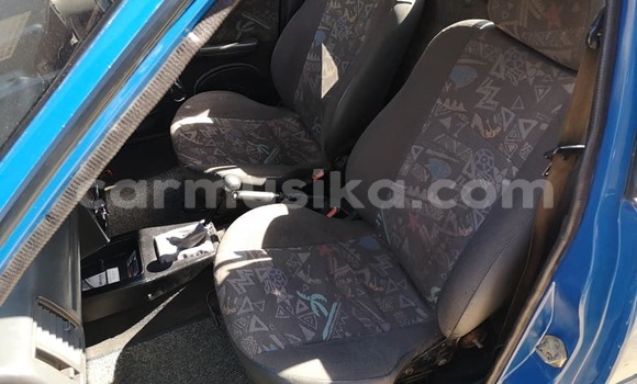 Acheter Occasion Voiture Mazda 323 Bleu à Beitbridge, Matabeleland South Acheter Occasion Voiture Mazda 323 Bleu à Beitbridge, Matabeleland South