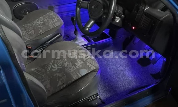 Acheter Occasion Voiture Mazda 323 Bleu à Beitbridge, Matabeleland South Acheter Occasion Voiture Mazda 323 Bleu à Beitbridge, Matabeleland South