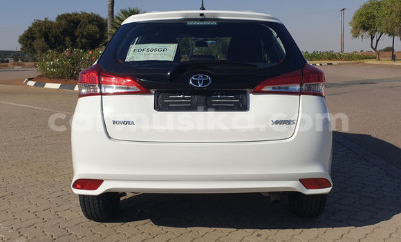 Acheter Occasion Voiture Toyota Yaris Blanc à Beitbridge, Matabeleland South Acheter Occasion Voiture Toyota Yaris Blanc à Beitbridge, Matabeleland South