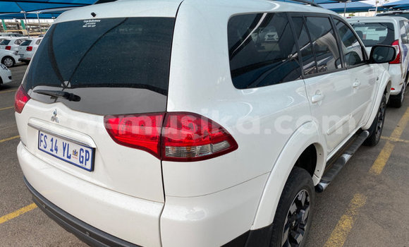 Buy Used Mitsubishi Pajero Other Car in Beitbridge in Matabeleland South Buy Used Mitsubishi Pajero Other Car in Beitbridge in Matabeleland South