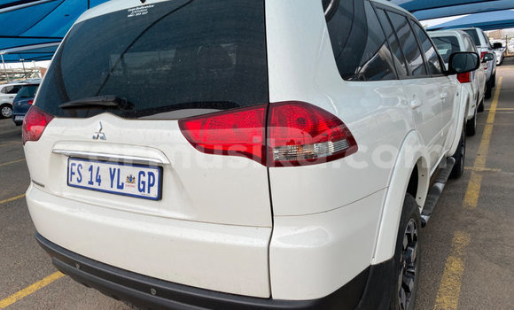 Buy Used Mitsubishi Pajero Other Car in Beitbridge in Matabeleland South Buy Used Mitsubishi Pajero Other Car in Beitbridge in Matabeleland South