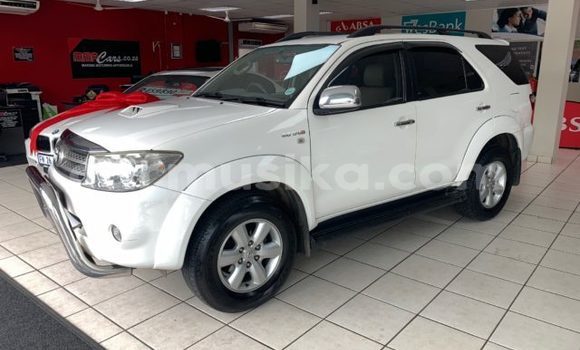 Buy Used Toyota Fortuner White Car in Beitbridge in Matabeleland South Buy Used Toyota Fortuner White Car in Beitbridge in Matabeleland South