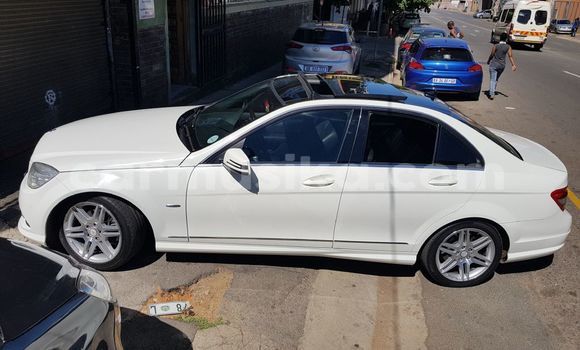 Buy Used Mercedes‒Benz C–Class White Car in Beitbridge in Matabeleland South Buy Used Mercedes‒Benz C–Class White Car in Beitbridge in Matabeleland South