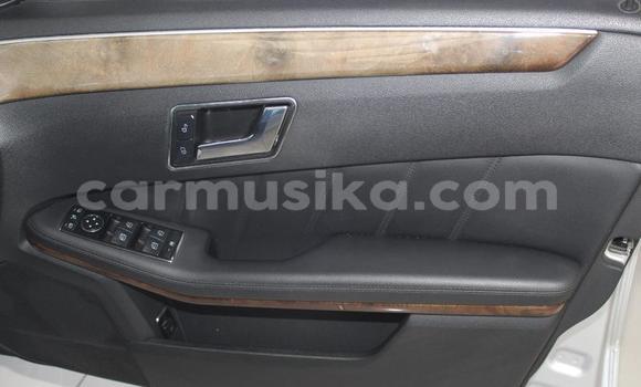 Buy Used Mercedes‒Benz E-klasse Silver Car in Beitbridge in Matabeleland South Buy Used Mercedes‒Benz E-klasse Silver Car in Beitbridge in Matabeleland South