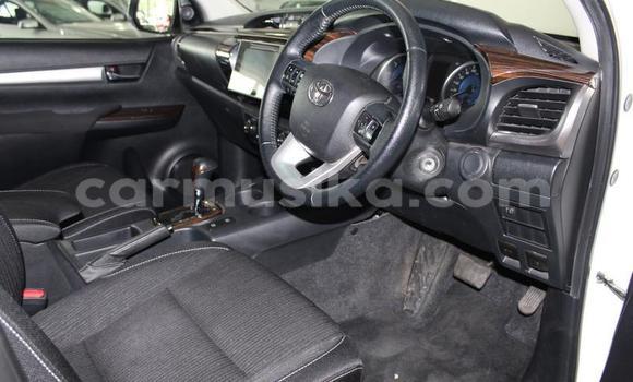 Buy Used Toyota Hilux White Car in Beitbridge in Matabeleland South Buy Used Toyota Hilux White Car in Beitbridge in Matabeleland South