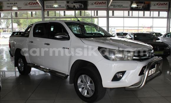 Buy Used Toyota Hilux White Car in Beitbridge in Matabeleland South Buy Used Toyota Hilux White Car in Beitbridge in Matabeleland South