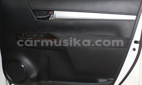 Buy Used Toyota Hilux White Car in Beitbridge in Matabeleland South Buy Used Toyota Hilux White Car in Beitbridge in Matabeleland South