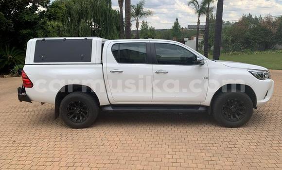Acheter Occasion Voiture Toyota Hilux Blanc à Beitbridge, Matabeleland South Acheter Occasion Voiture Toyota Hilux Blanc à Beitbridge, Matabeleland South