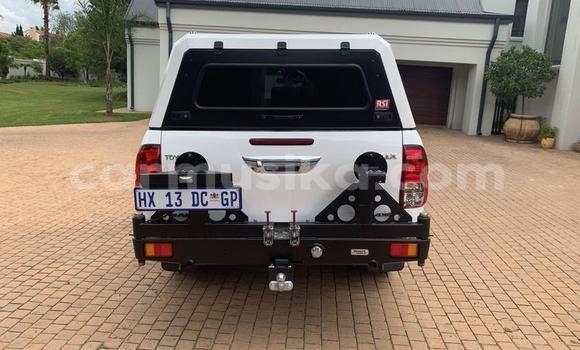 Acheter Occasion Voiture Toyota Hilux Blanc à Beitbridge, Matabeleland South Acheter Occasion Voiture Toyota Hilux Blanc à Beitbridge, Matabeleland South