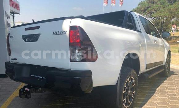 Nunua Ilio tumika Toyota Hilux Nyeupe Gari ndani ya Beitbridge nchini Matabeleland Kusini Nunua Ilio tumika Toyota Hilux Nyeupe Gari ndani ya Beitbridge nchini Matabeleland Kusini