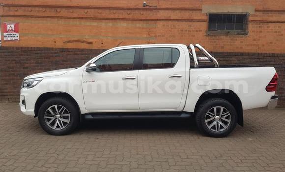 Tenga Tsaru Toyota Hilux Zvimwe Mota in Beitbridge in Matabeleland South Tenga Tsaru Toyota Hilux Zvimwe Mota in Beitbridge in Matabeleland South