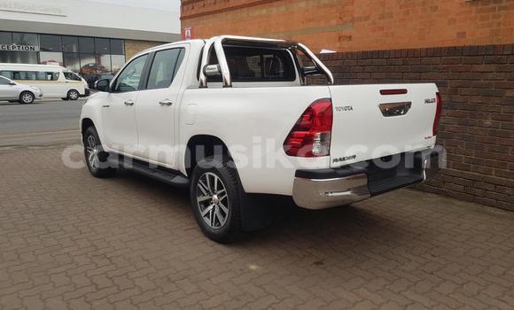 Tenga Tsaru Toyota Hilux Zvimwe Mota in Beitbridge in Matabeleland South Tenga Tsaru Toyota Hilux Zvimwe Mota in Beitbridge in Matabeleland South