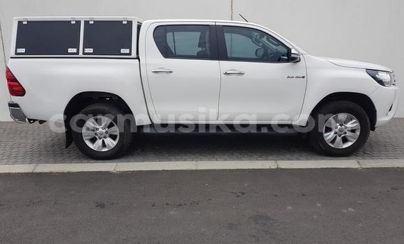 Nunua Ilio tumika Toyota Hilux Nyeupe Gari ndani ya Beitbridge nchini Matabeleland Kusini Nunua Ilio tumika Toyota Hilux Nyeupe Gari ndani ya Beitbridge nchini Matabeleland Kusini