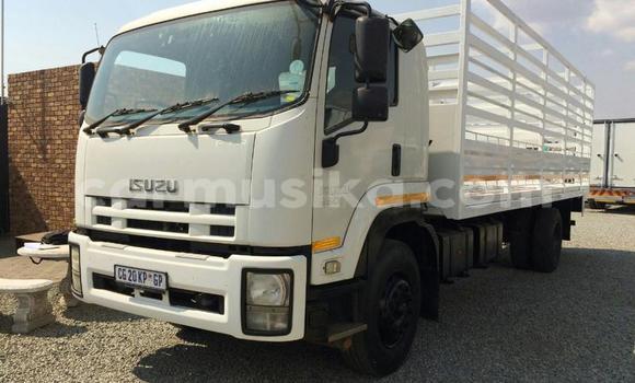 Nunua Ilio tumika Isuzu FTR 850 Nyeupe Lori ndani ya Beitbridge nchini Matabeleland Kusini Nunua Ilio tumika Isuzu FTR 850 Nyeupe Lori ndani ya Beitbridge nchini Matabeleland Kusini