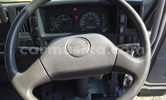 Nunua Ilio tumika Isuzu FTR 850 Nyeupe Lori ndani ya Beitbridge nchini Matabeleland Kusini Nunua Ilio tumika Isuzu FTR 850 Nyeupe Lori ndani ya Beitbridge nchini Matabeleland Kusini