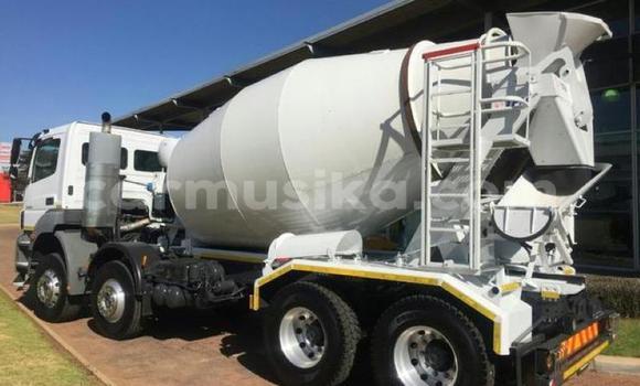 Acheter Occasion Utilitaire Mercedes‒Benz Truck Blanc à Beitbridge, Matabeleland South Acheter Occasion Utilitaire Mercedes‒Benz Truck Blanc à Beitbridge, Matabeleland South