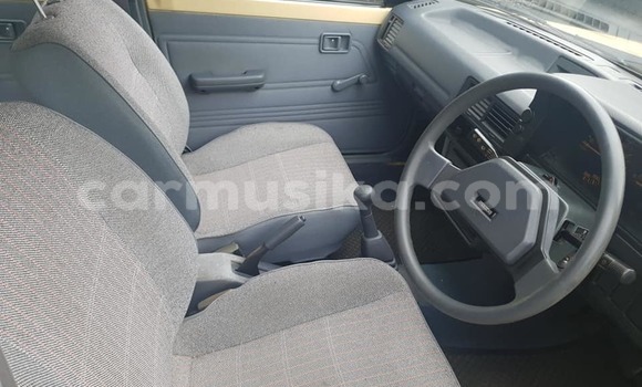 Tenga Tsaru Mazda 323 Zvimwe Mota in Beitbridge in Matabeleland South Tenga Tsaru Mazda 323 Zvimwe Mota in Beitbridge in Matabeleland South