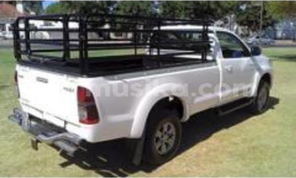 Acheter Occasion Voiture Toyota Hilux Blanc à Beitbridge, Matabeleland South Acheter Occasion Voiture Toyota Hilux Blanc à Beitbridge, Matabeleland South