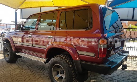 Acheter Occasion Voiture Toyota Land Cruiser Rouge à Beitbridge, Matabeleland South Acheter Occasion Voiture Toyota Land Cruiser Rouge à Beitbridge, Matabeleland South